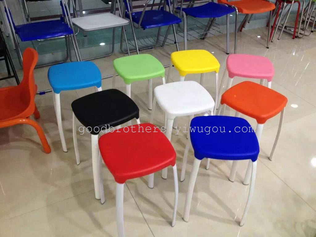 61岁黎耀祥现状:住广东豪宅和二婚老婆很